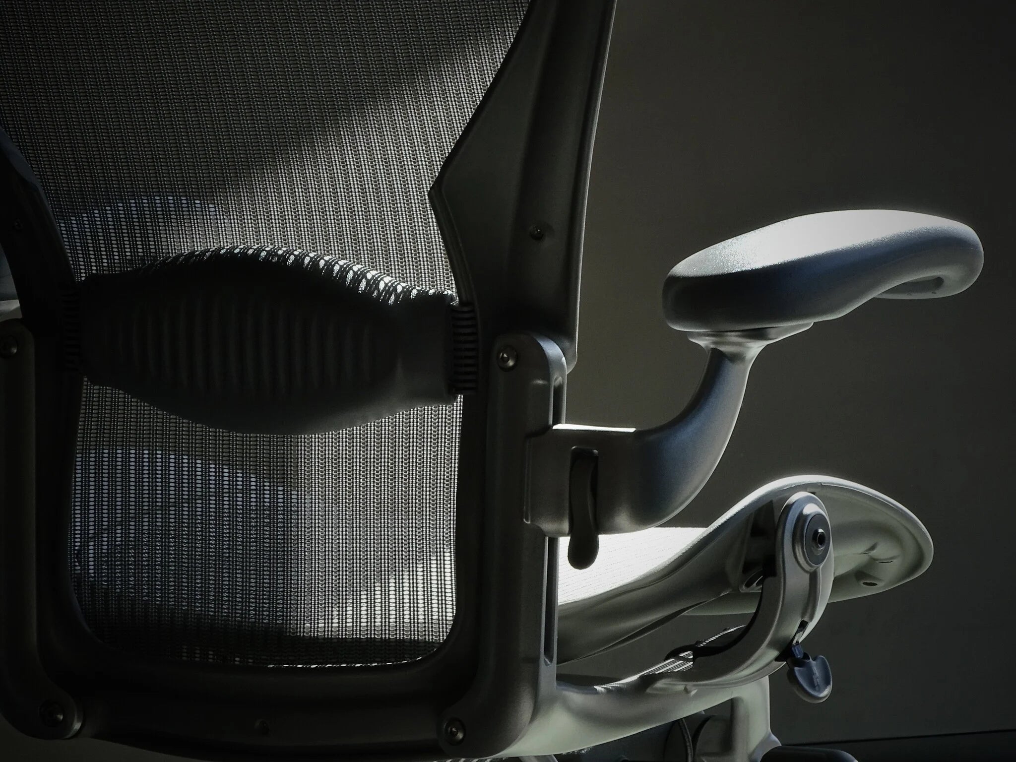 Gereviseerde Herman Miller Aeron-stoel Classic (titanium)