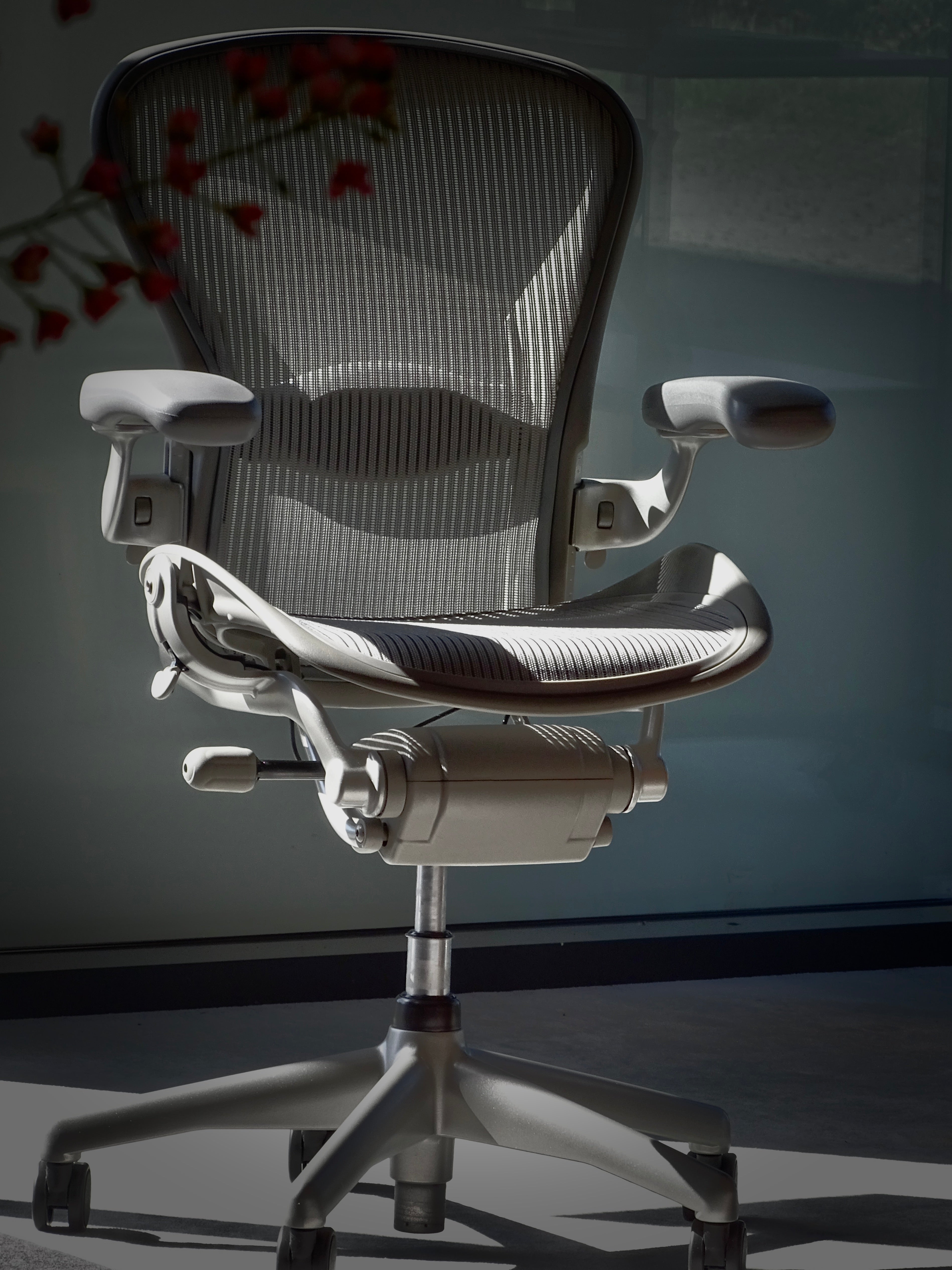 Gereviseerde Herman Miller Aeron-stoel Classic (titanium)